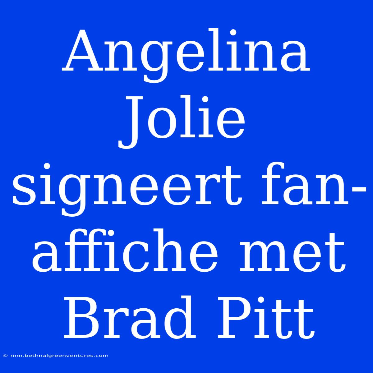 Angelina Jolie Signeert Fan-affiche Met Brad Pitt