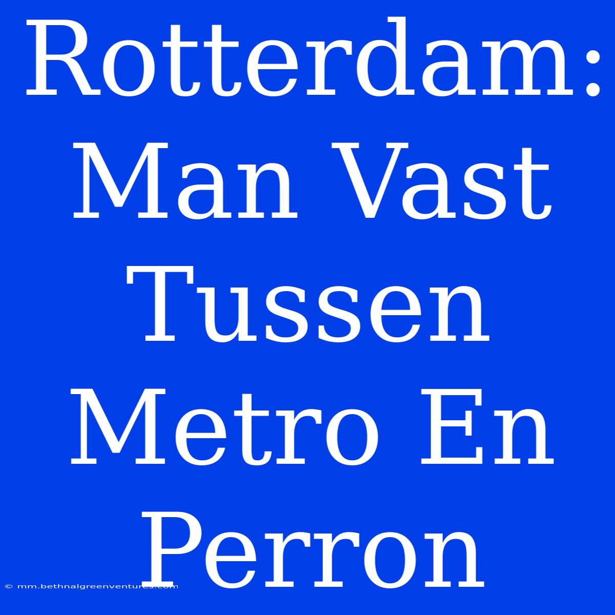 Rotterdam: Man Vast Tussen Metro En Perron